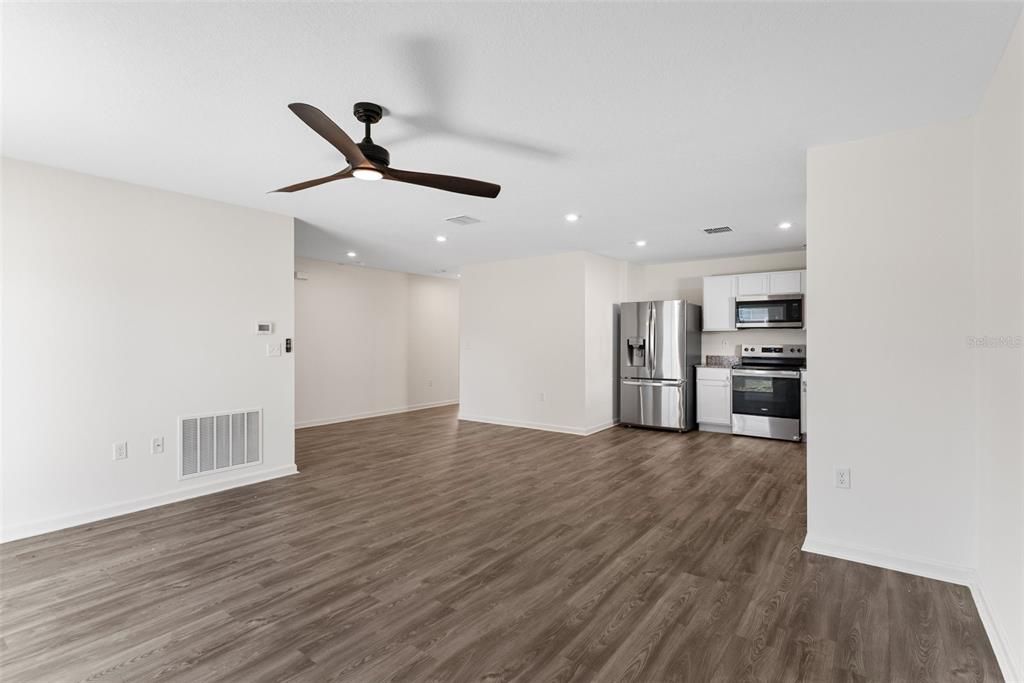 For Sale: $255,000 (3 beds, 2 baths, 1265 Square Feet)
