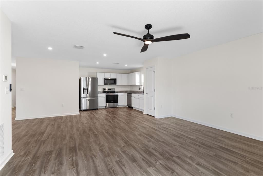 For Sale: $255,000 (3 beds, 2 baths, 1265 Square Feet)