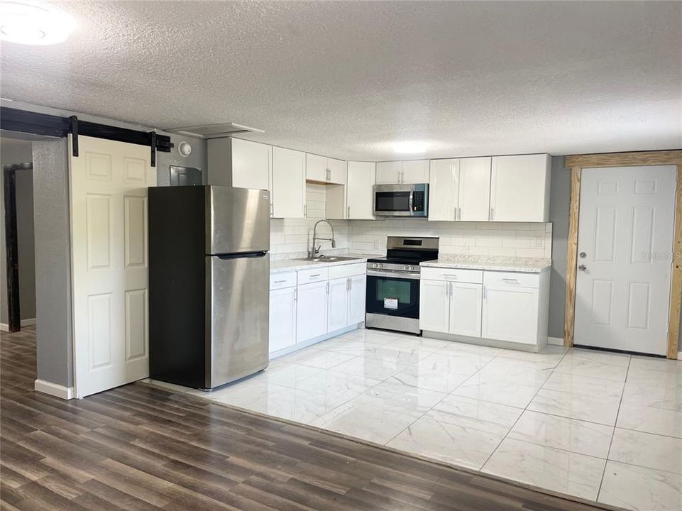 На продажу: $269,999 (3 спален, 3 ванн, 1581 Квадратных фут)