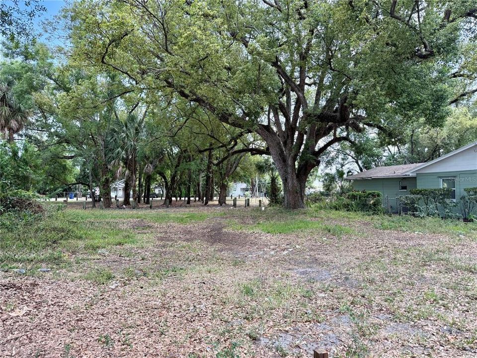 На продажу: $105,000 (0.11 acres)