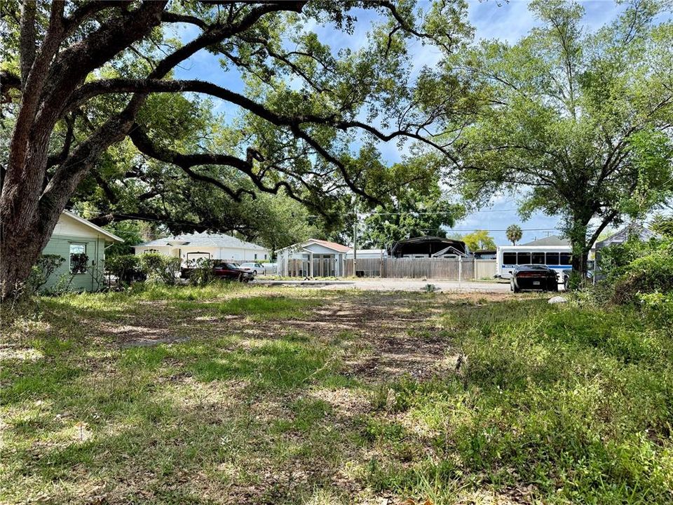 На продажу: $105,000 (0.11 acres)