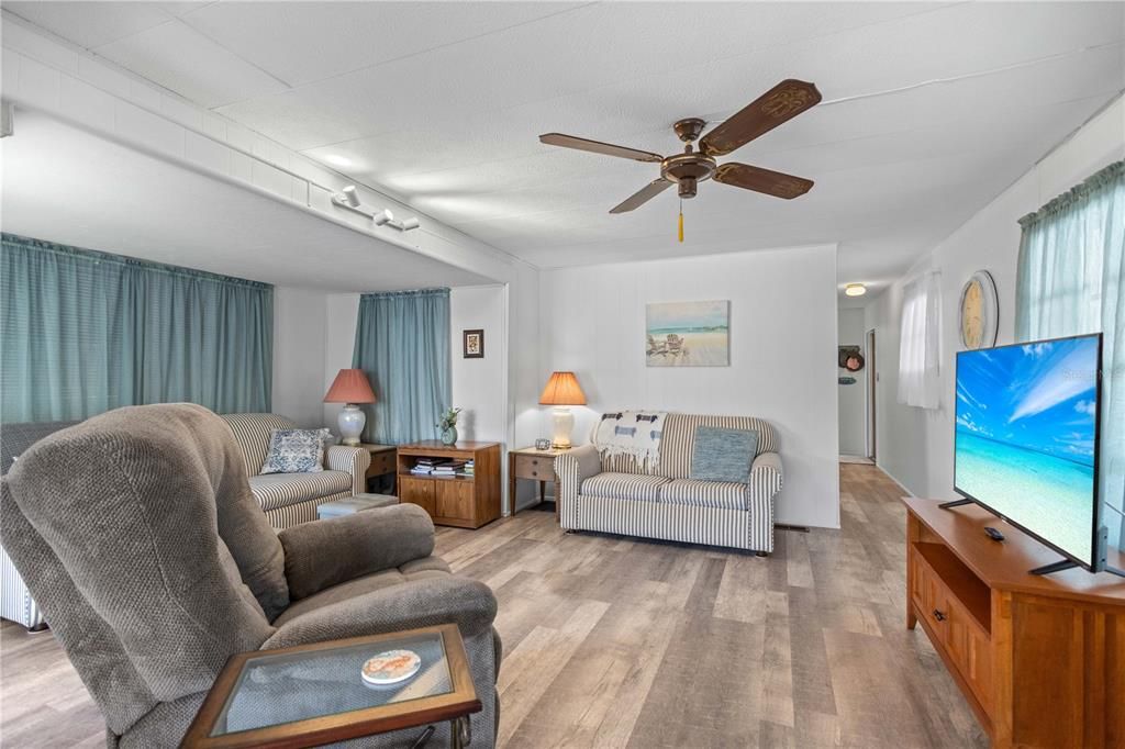 En Venta: $75,900 (2 camas, 1 baños, 749 Pies cuadrados)