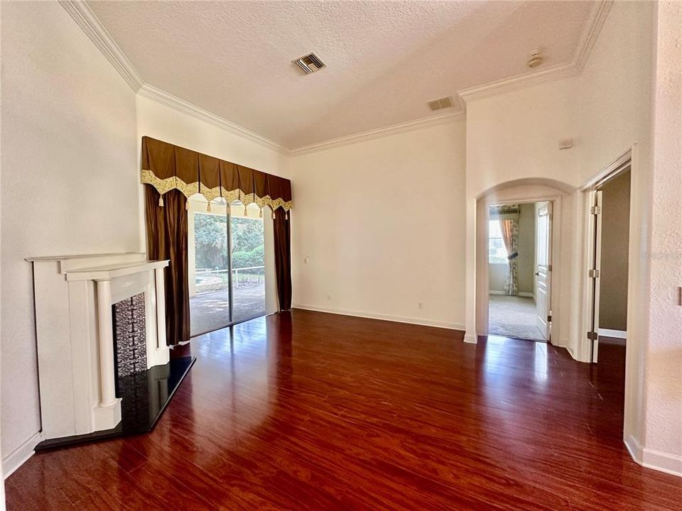 Activo con contrato: $440,000 (4 camas, 3 baños, 2888 Pies cuadrados)