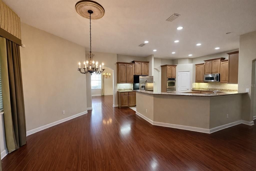 Activo con contrato: $440,000 (4 camas, 3 baños, 2888 Pies cuadrados)