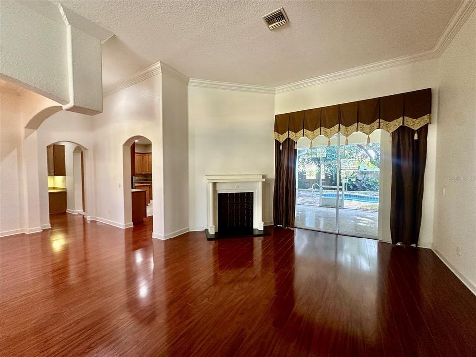 Activo con contrato: $440,000 (4 camas, 3 baños, 2888 Pies cuadrados)