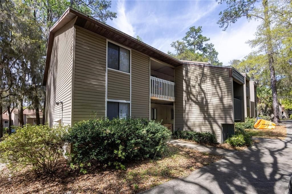 For Sale: $119,000 (2 beds, 2 baths, 875 Square Feet)