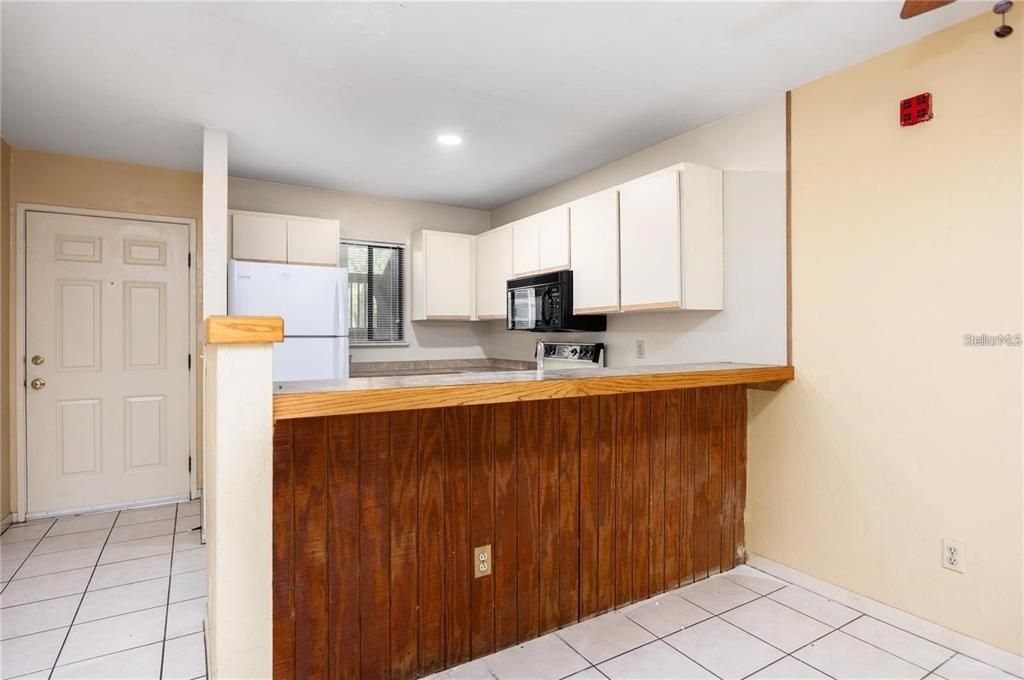 For Sale: $119,000 (2 beds, 2 baths, 875 Square Feet)