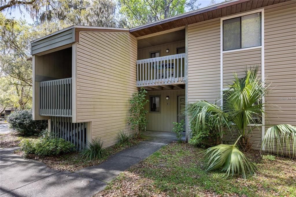 For Sale: $119,000 (2 beds, 2 baths, 875 Square Feet)
