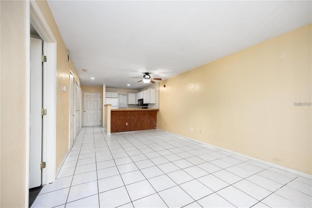 For Sale: $119,000 (2 beds, 2 baths, 875 Square Feet)