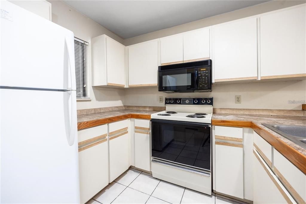For Sale: $119,000 (2 beds, 2 baths, 875 Square Feet)