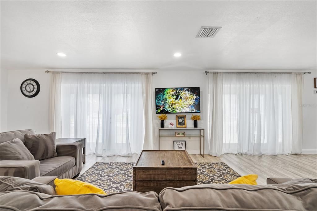 En Venta: $749,999 (6 camas, 3 baños, 4094 Pies cuadrados)