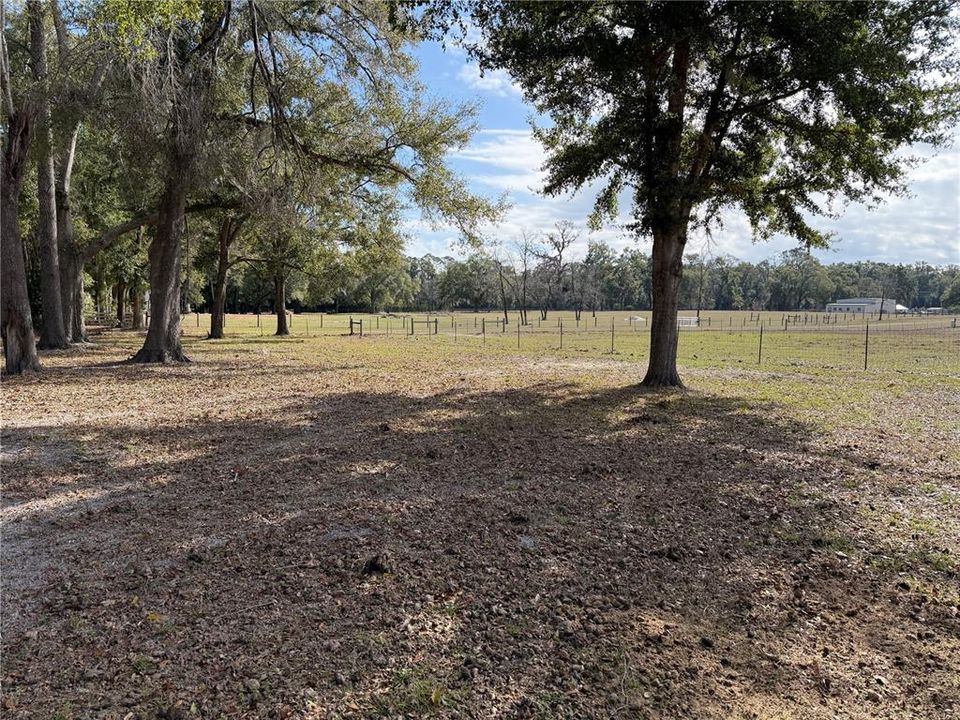 На продажу: $260,000 (10.05 acres)