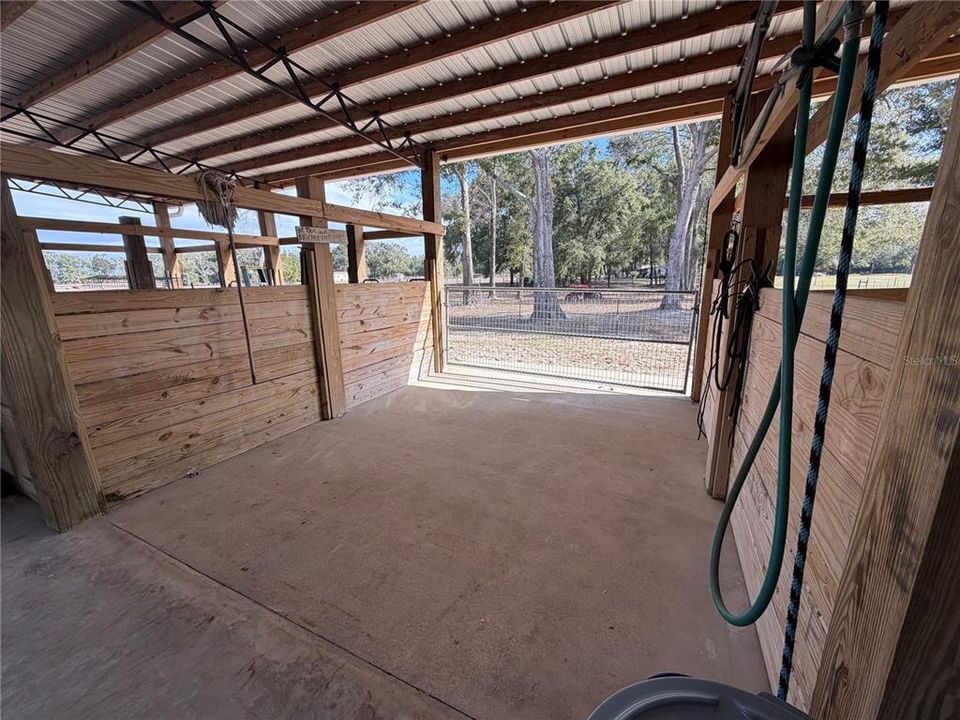 На продажу: $260,000 (10.05 acres)
