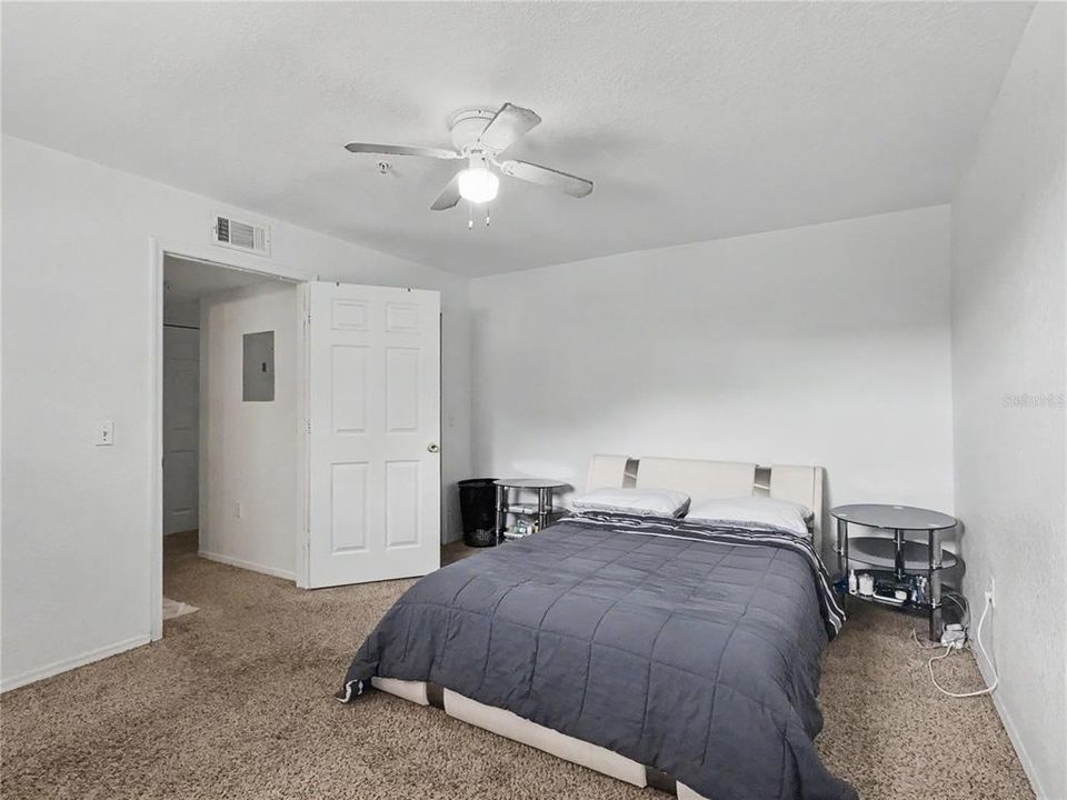 For Sale: $180,000 (1 beds, 1 baths, 861 Square Feet)