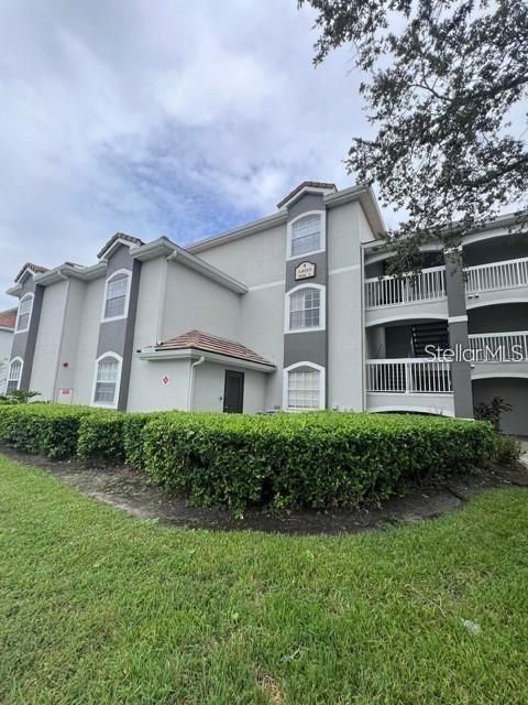 For Sale: $180,000 (1 beds, 1 baths, 861 Square Feet)