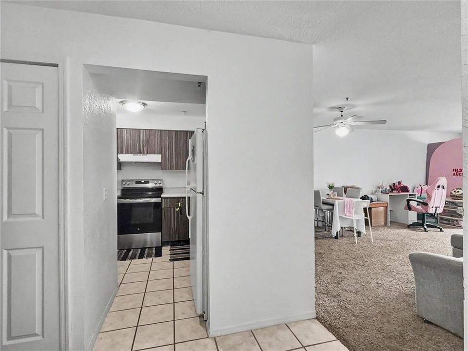 For Sale: $180,000 (1 beds, 1 baths, 861 Square Feet)