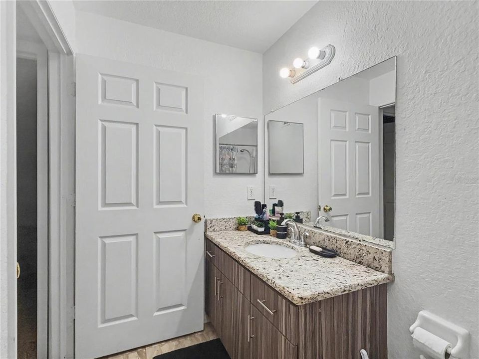 For Sale: $180,000 (1 beds, 1 baths, 861 Square Feet)