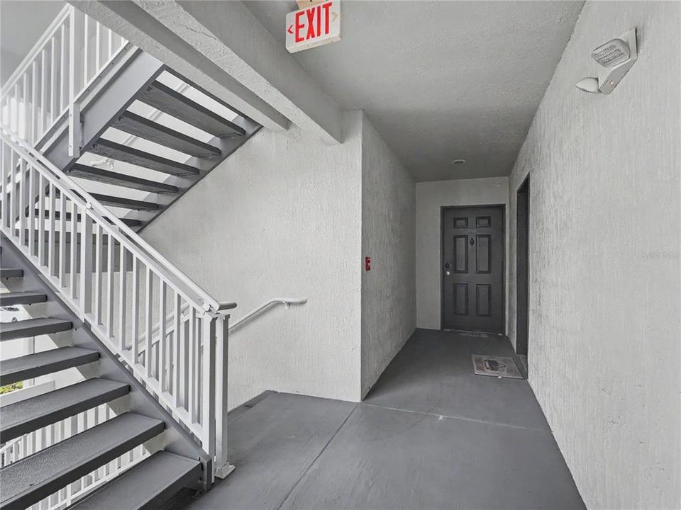 For Sale: $180,000 (1 beds, 1 baths, 861 Square Feet)