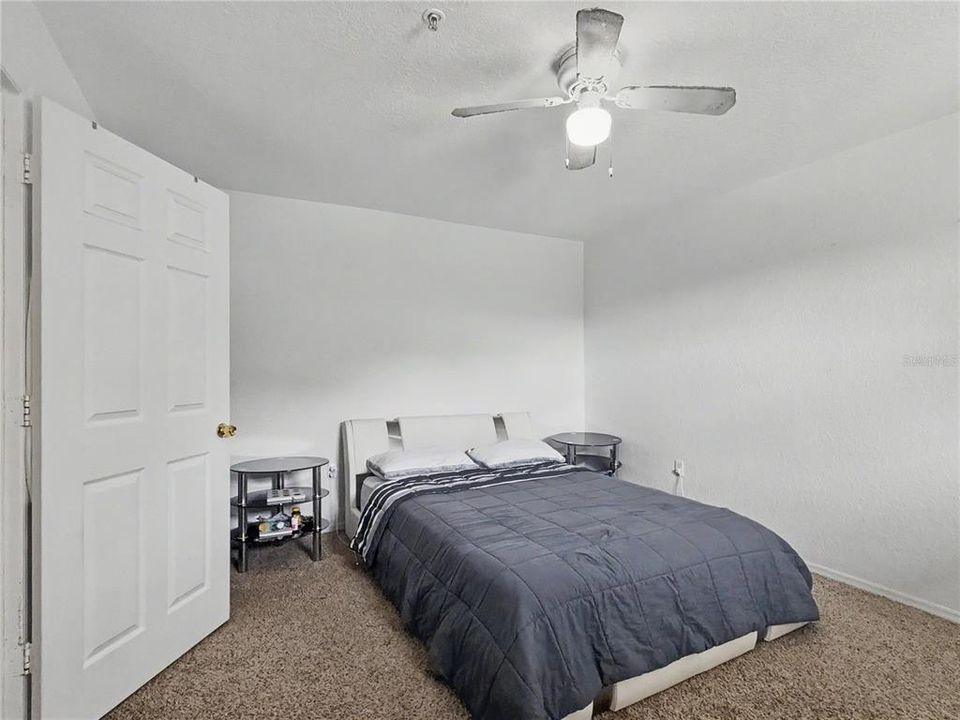 For Sale: $180,000 (1 beds, 1 baths, 861 Square Feet)