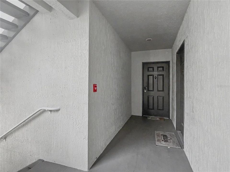 For Sale: $180,000 (1 beds, 1 baths, 861 Square Feet)