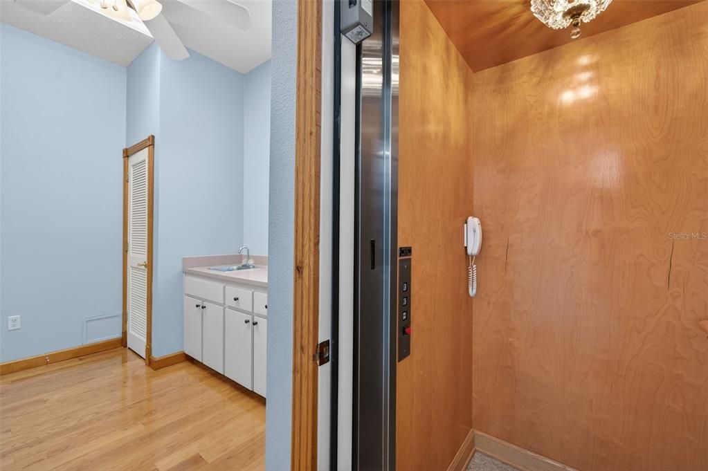 На продажу: $875,000 (3 спален, 2 ванн, 1800 Квадратных фут)