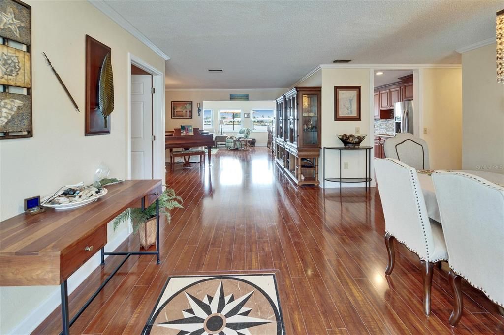 En Venta: $429,900 (2 camas, 2 baños, 2078 Pies cuadrados)