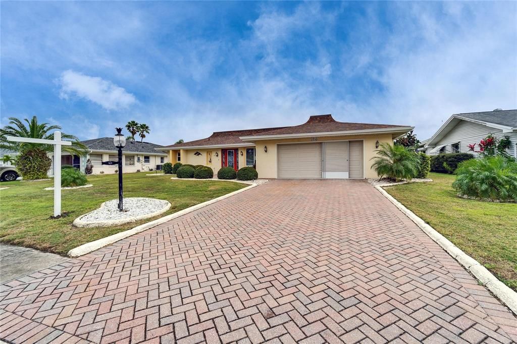 En Venta: $429,900 (2 camas, 2 baños, 2078 Pies cuadrados)