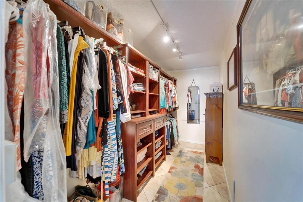 En Venta: $429,900 (2 camas, 2 baños, 2078 Pies cuadrados)