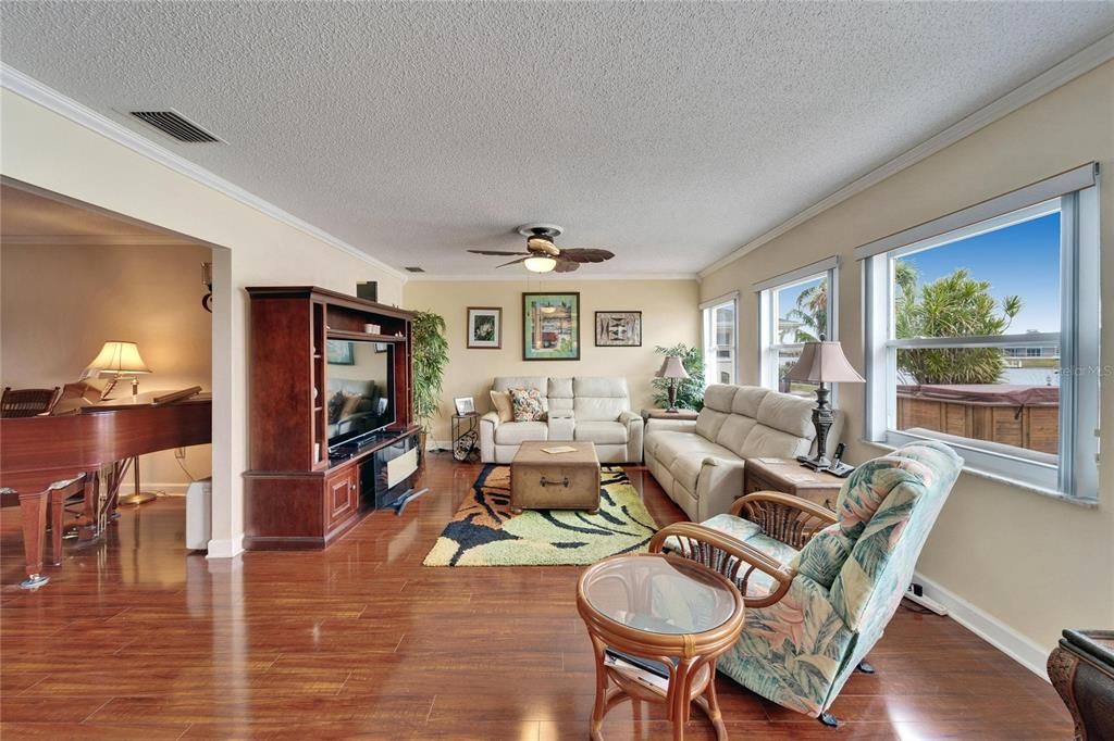 En Venta: $429,900 (2 camas, 2 baños, 2078 Pies cuadrados)