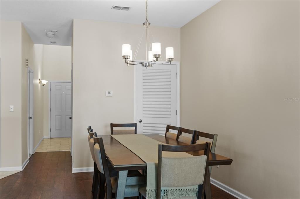 Activo con contrato: $279,900 (3 camas, 2 baños, 1692 Pies cuadrados)