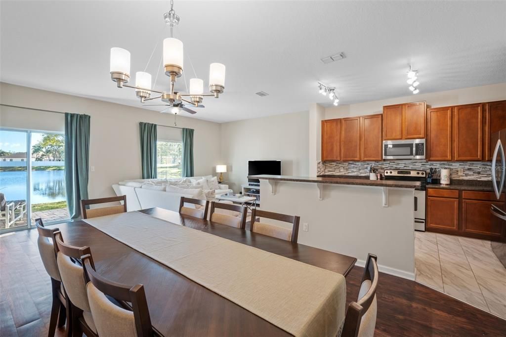 Activo con contrato: $279,900 (3 camas, 2 baños, 1692 Pies cuadrados)