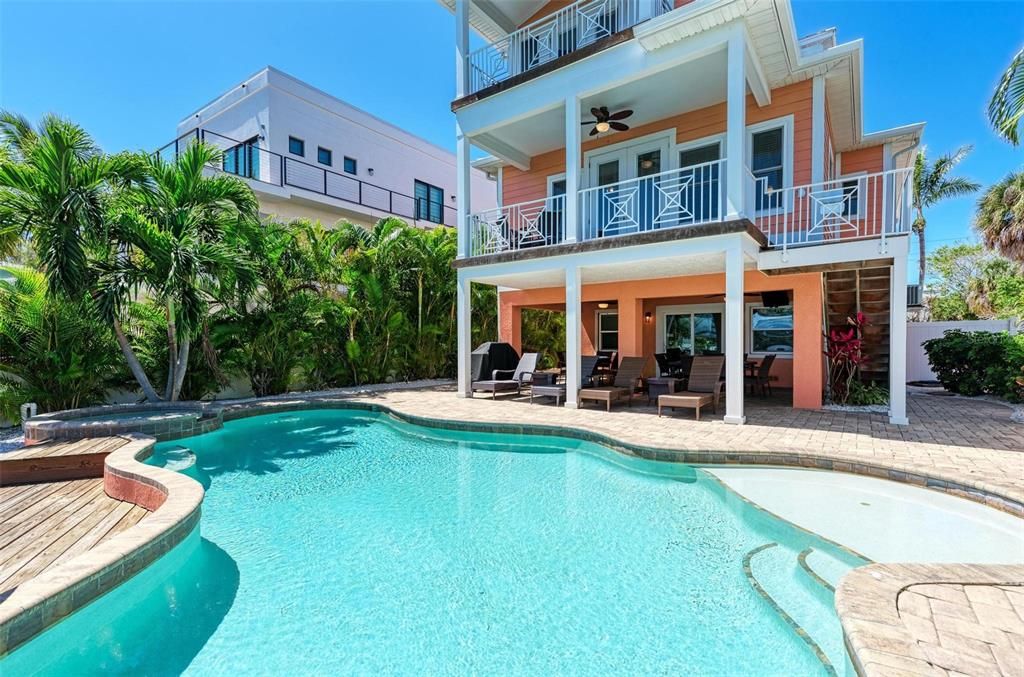 На продажу: $2,995,000 (5 спален, 3 ванн, 2636 Квадратных фут)