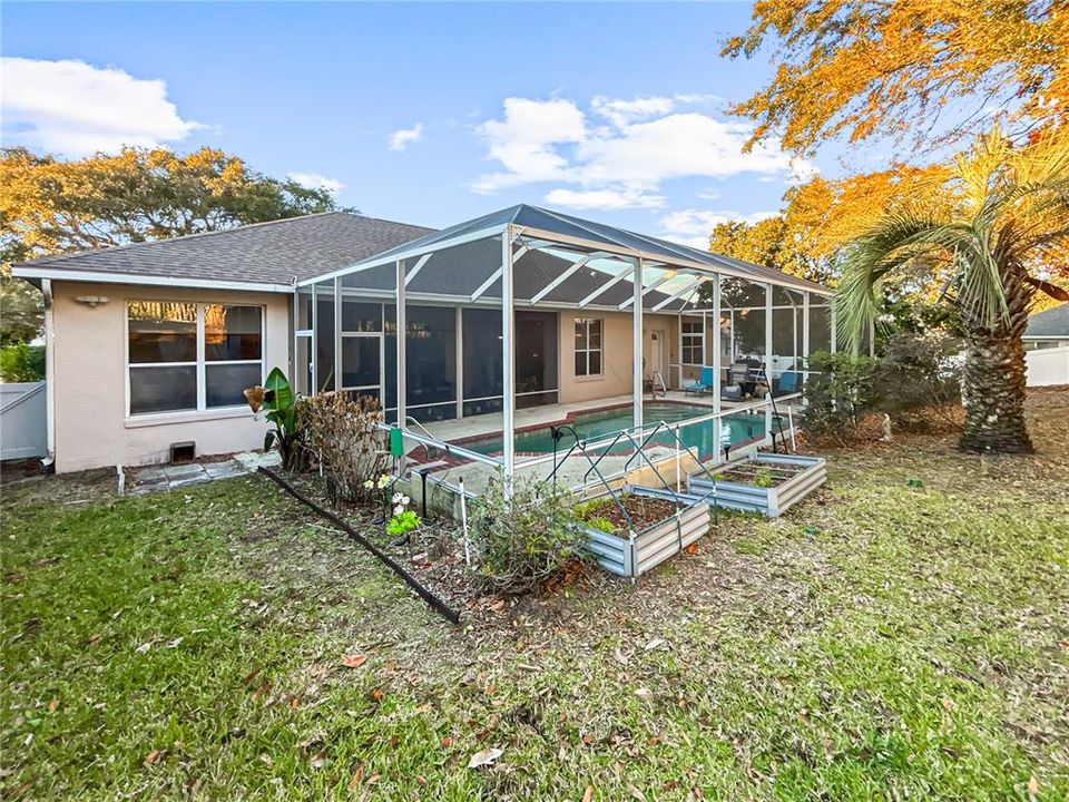 Activo con contrato: $339,900 (3 camas, 2 baños, 2060 Pies cuadrados)