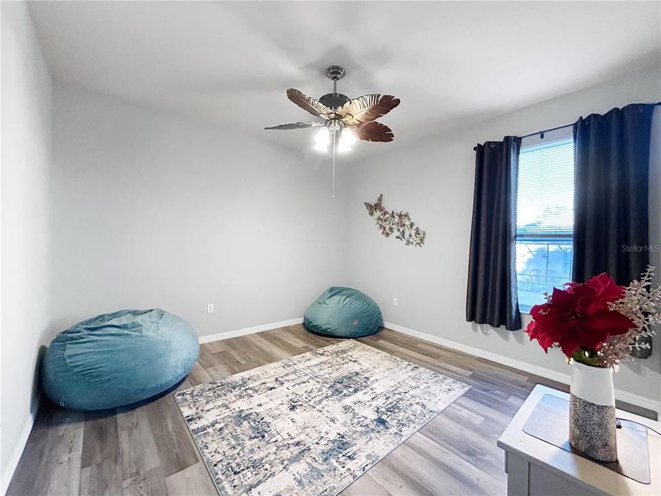 Activo con contrato: $339,900 (3 camas, 2 baños, 2060 Pies cuadrados)