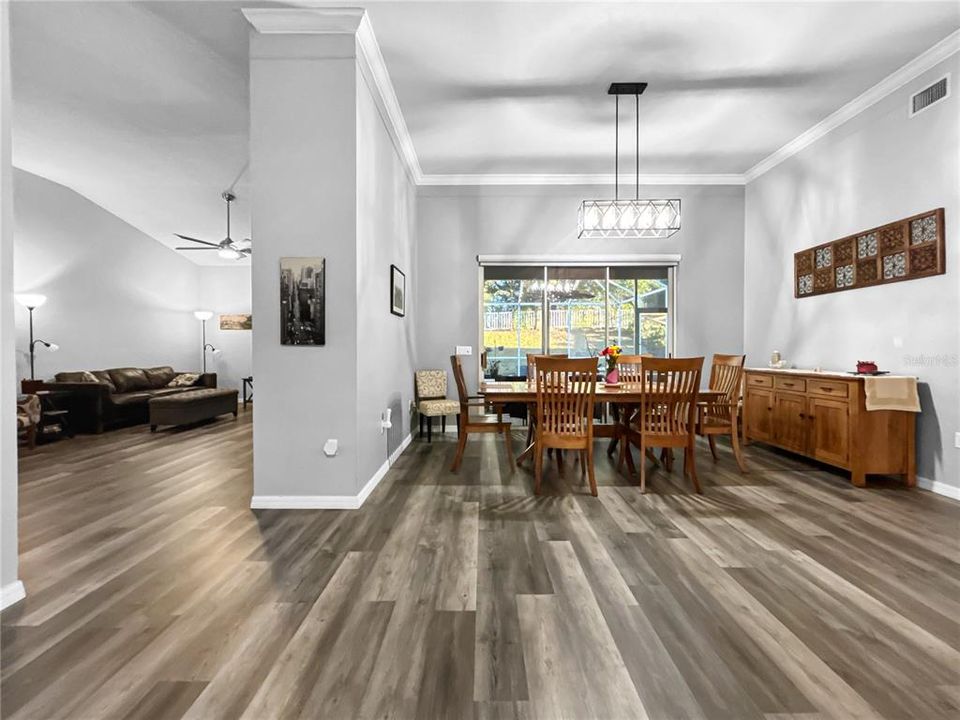 Activo con contrato: $339,900 (3 camas, 2 baños, 2060 Pies cuadrados)