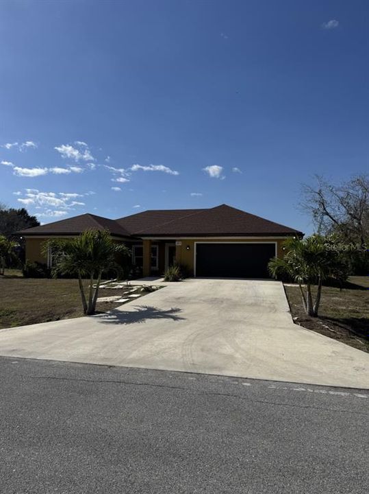 En Venta: $450,000 (4 camas, 3 baños, 1821 Pies cuadrados)