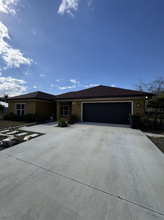 En Venta: $450,000 (4 camas, 3 baños, 1821 Pies cuadrados)