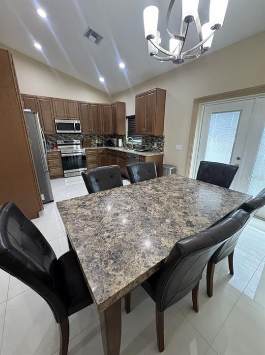 En Venta: $450,000 (4 camas, 3 baños, 1821 Pies cuadrados)