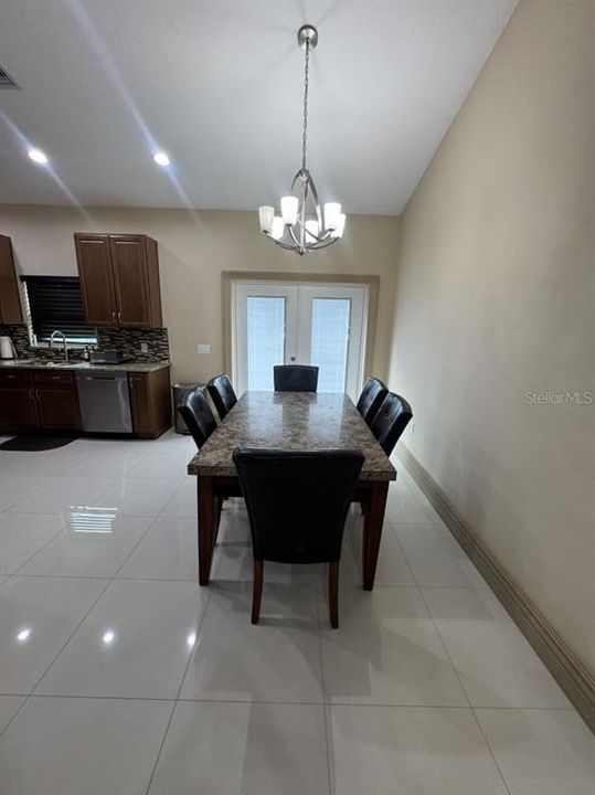 En Venta: $450,000 (4 camas, 3 baños, 1821 Pies cuadrados)