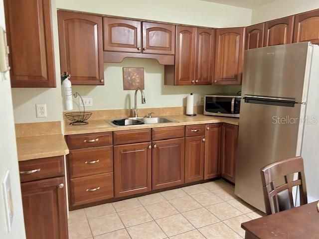For Sale: $220,000 (2 beds, 1 baths, 750 Square Feet)