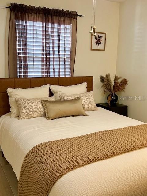 For Sale: $220,000 (2 beds, 1 baths, 750 Square Feet)