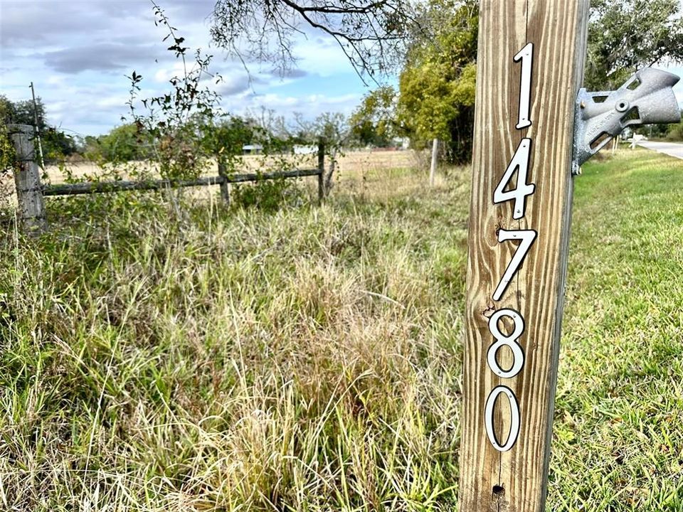 На продажу: $350,000 (6.95 acres)