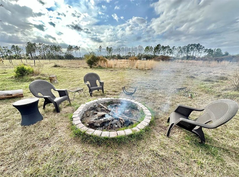 На продажу: $350,000 (6.95 acres)