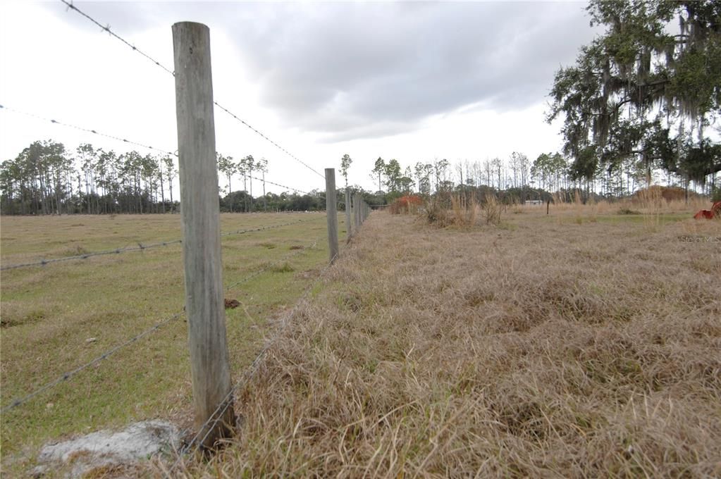 На продажу: $350,000 (6.95 acres)