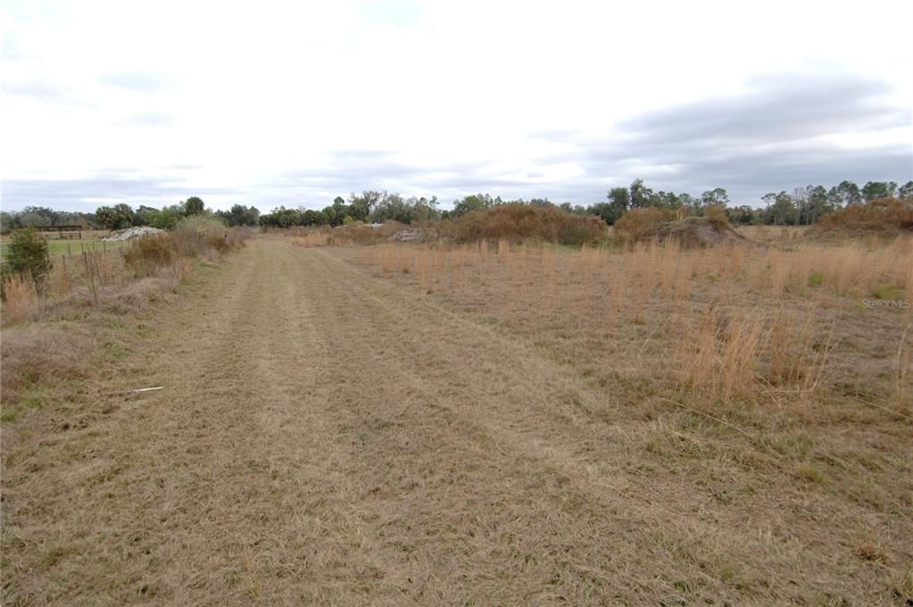 На продажу: $350,000 (6.95 acres)