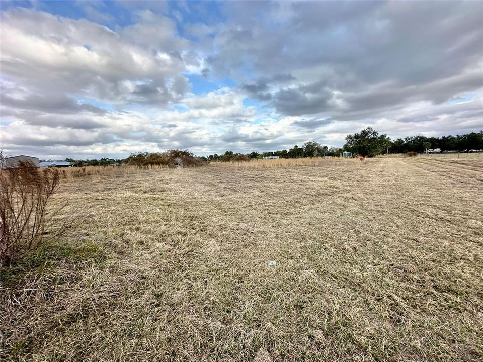На продажу: $350,000 (6.95 acres)