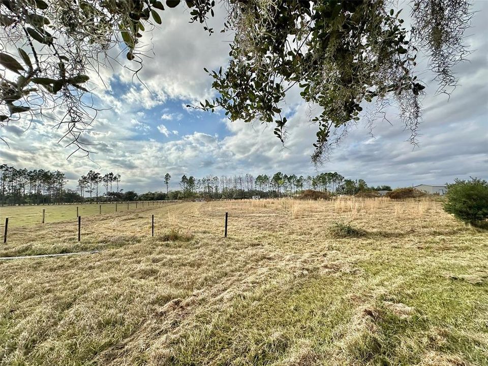 На продажу: $350,000 (6.95 acres)