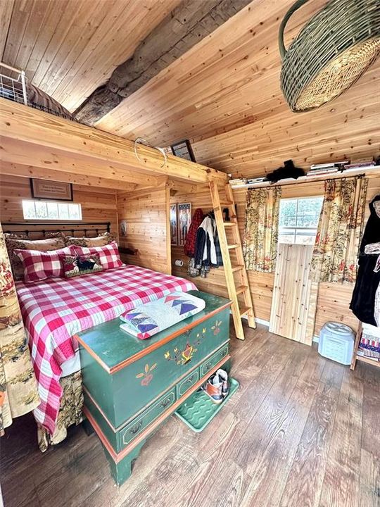 На продажу: $350,000 (6.95 acres)