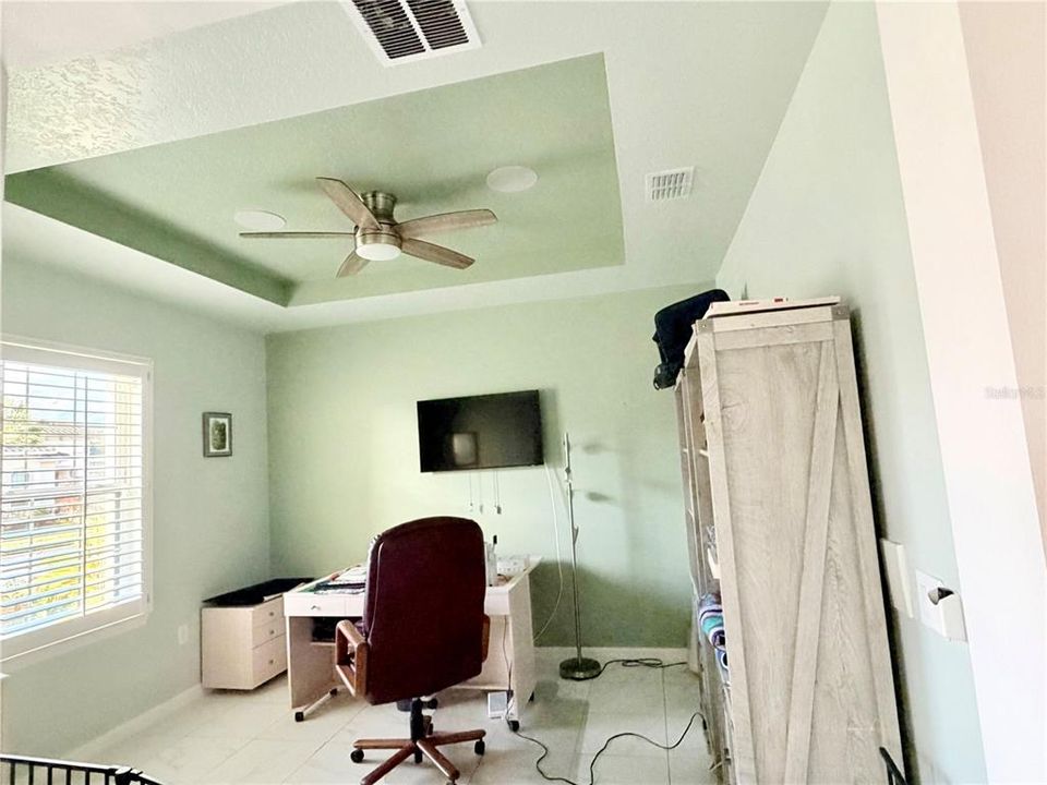 En Venta: $869,000 (5 camas, 4 baños, 4322 Pies cuadrados)