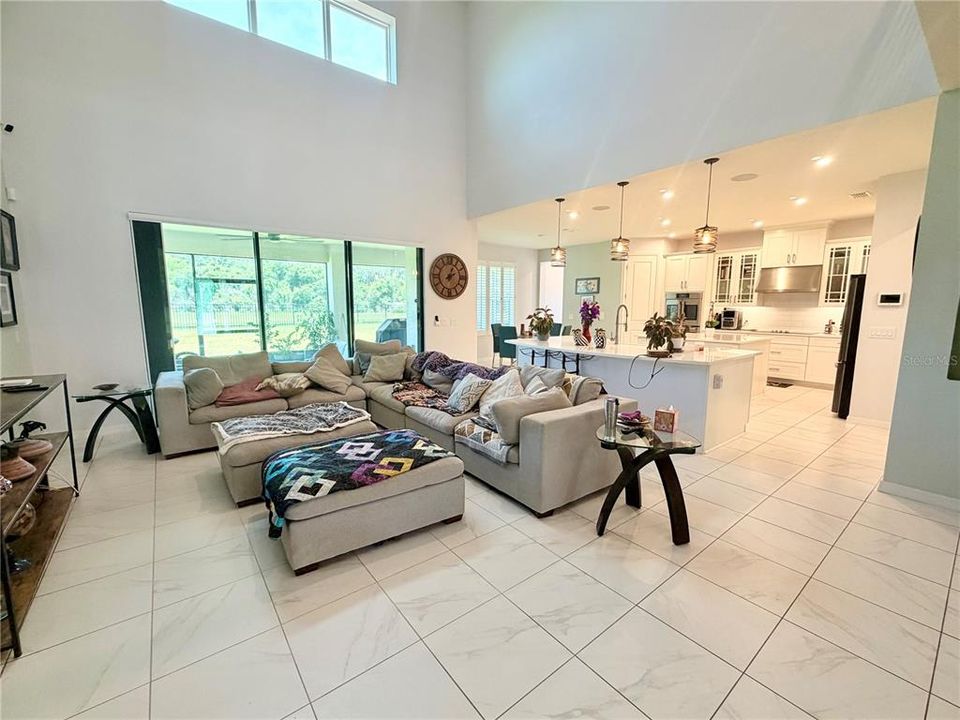 En Venta: $869,000 (5 camas, 4 baños, 4322 Pies cuadrados)